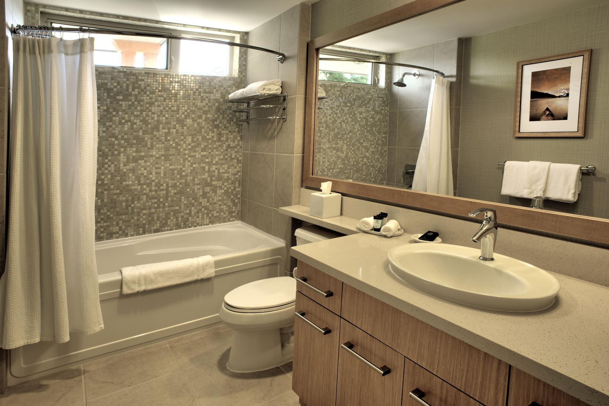 Watermark Hotel 4*